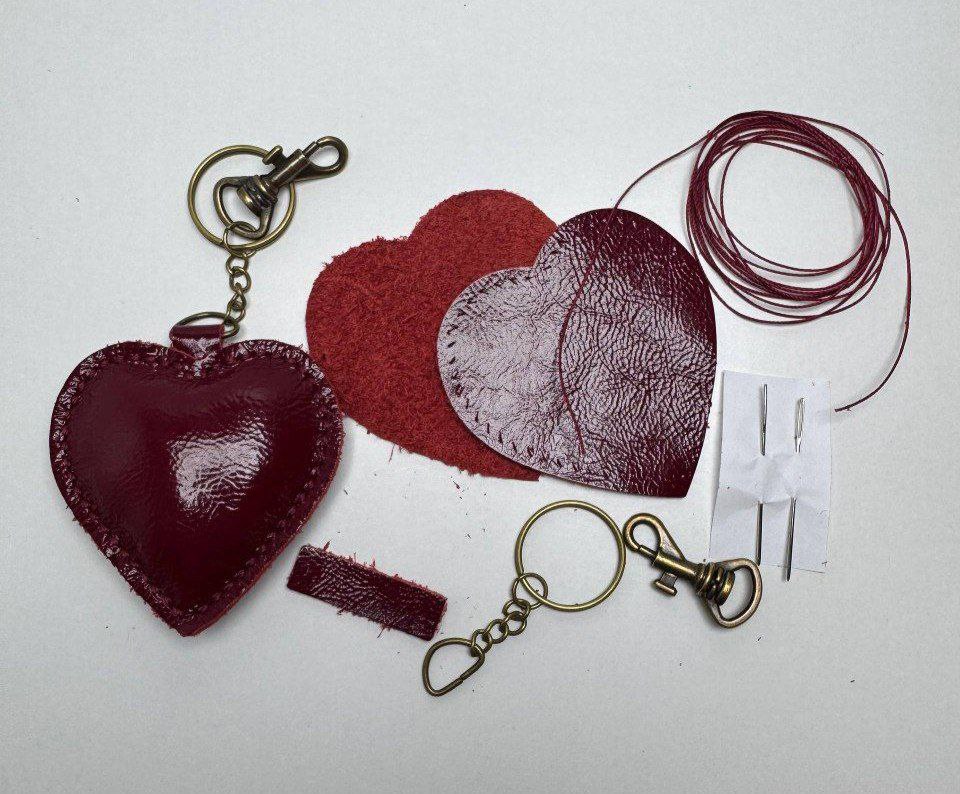Брелок-амулет сердце.